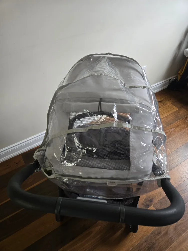 Uppababy Cruz Stroller with Rain Cover and Baby footmuff. image indicator(4)