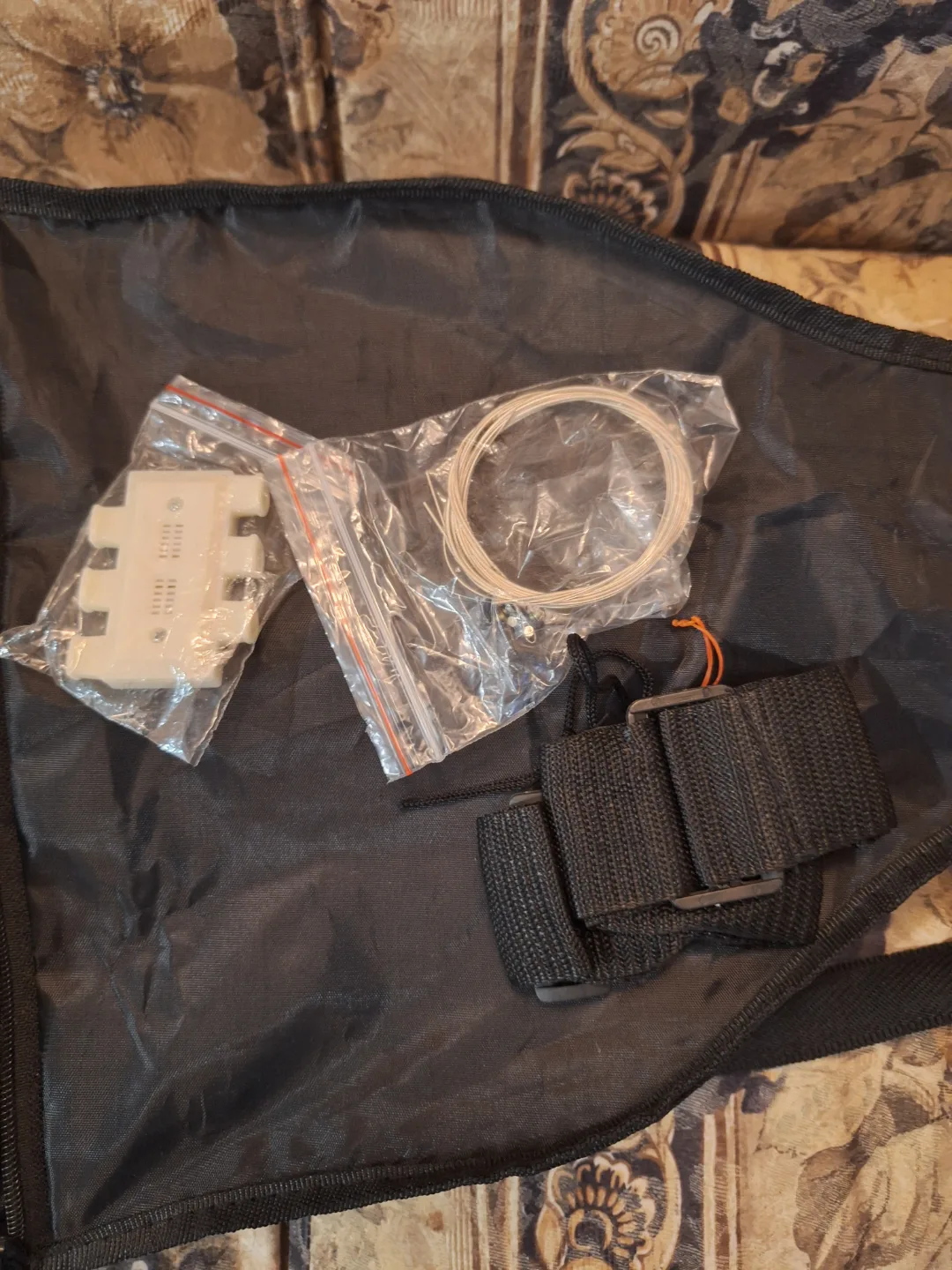 BC Classical Guitar with Gig Bag and Accessories image indicator(5)