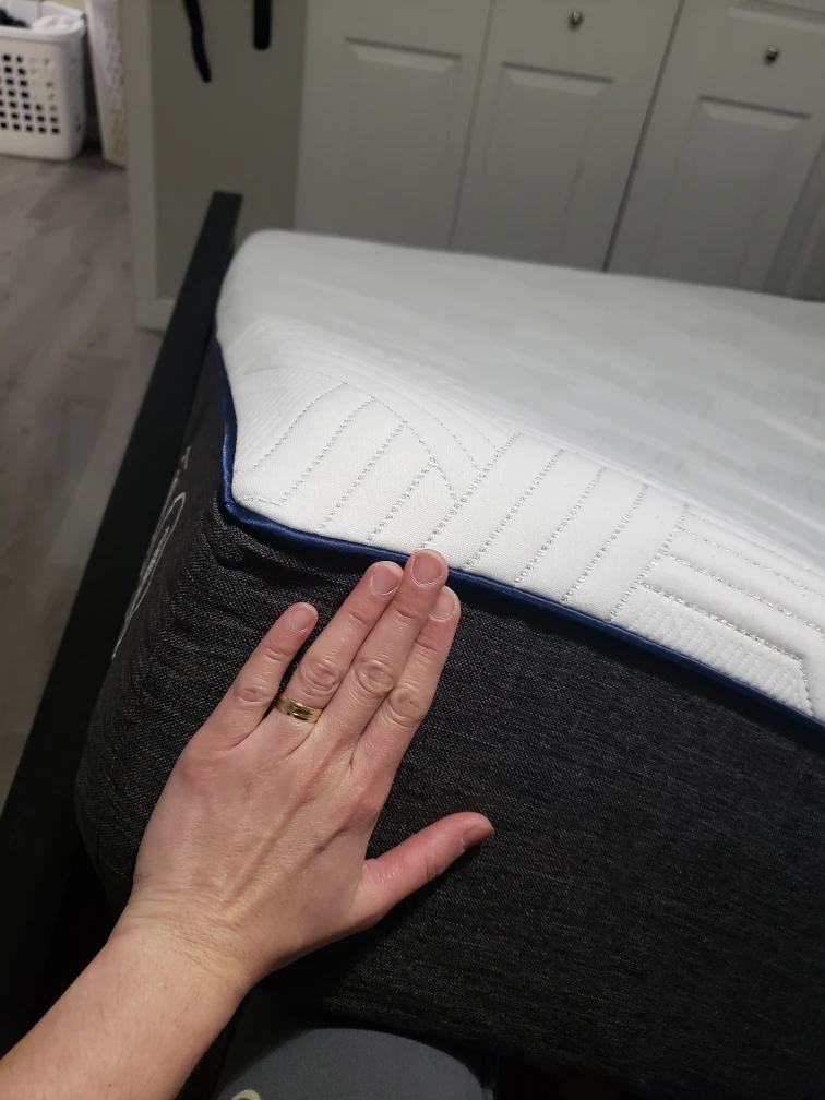 Queen Mattress and Frame Set with Left side drawer - photo 3