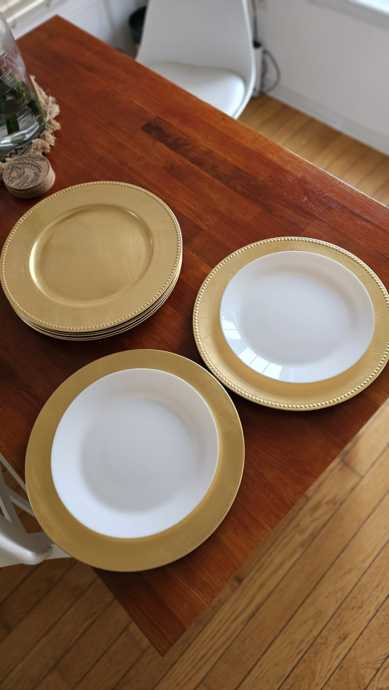 Set of Eight Gold Charger Plates - photo 2