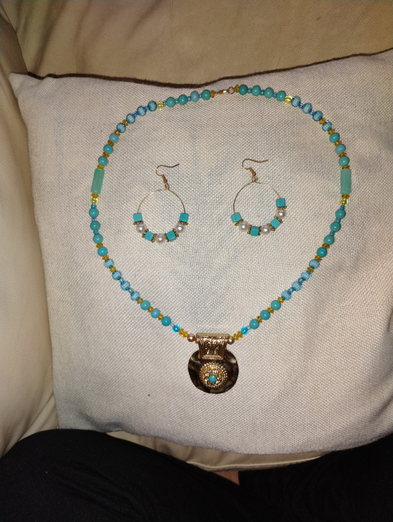 Beaded Necklace and Earrings Set - photo 2