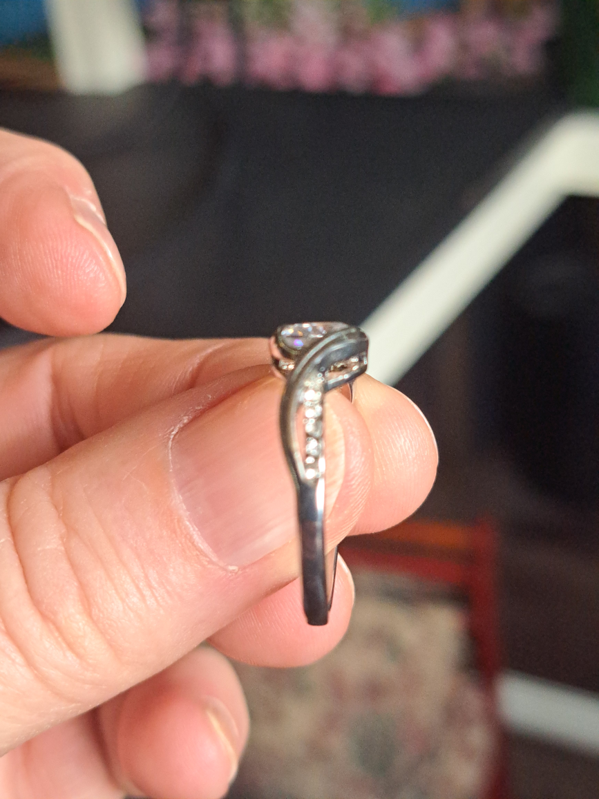 Elegant Silver Ring with Cubic Zirconia - photo 2
