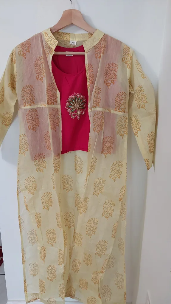 BRAND NEW Women's 3pc: Yellow Kurta, Pink Crop Top & Pant 💚 image indicator(3)