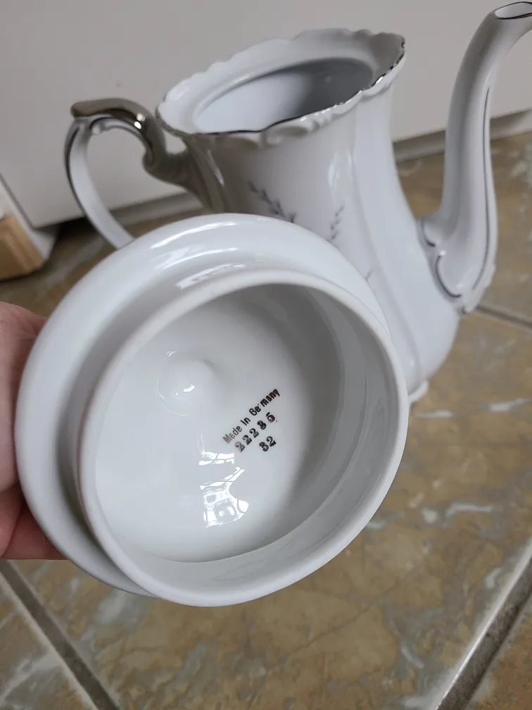 Vintage Victorian Style Coffee Pot image indicator(6)