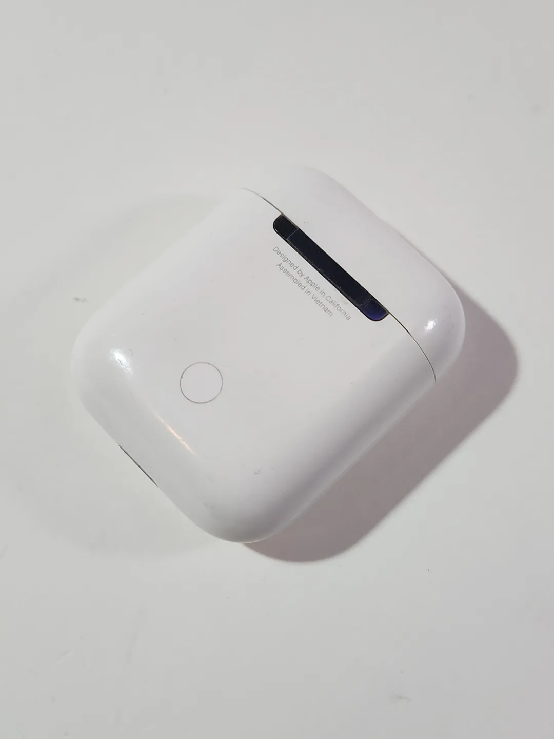 Apple AirPods 2 with Charging Case image indicator(3)
