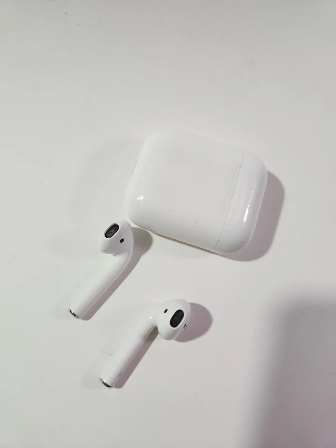 Apple AirPods 2 with Charging Case image indicator(4)