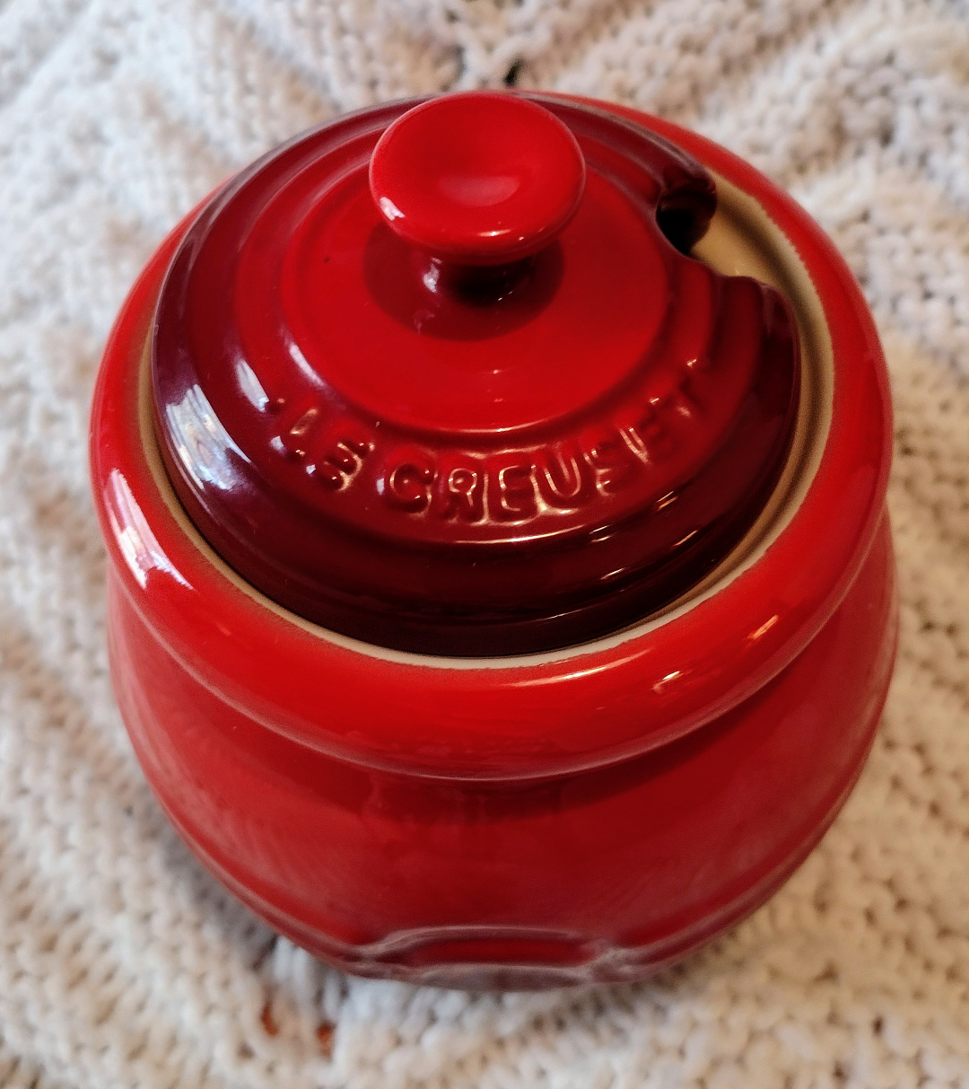 Le Creuset Stoneware Sauce Pot W/Lid Cerise Red Pig BBQ Ceramic - photo 4
