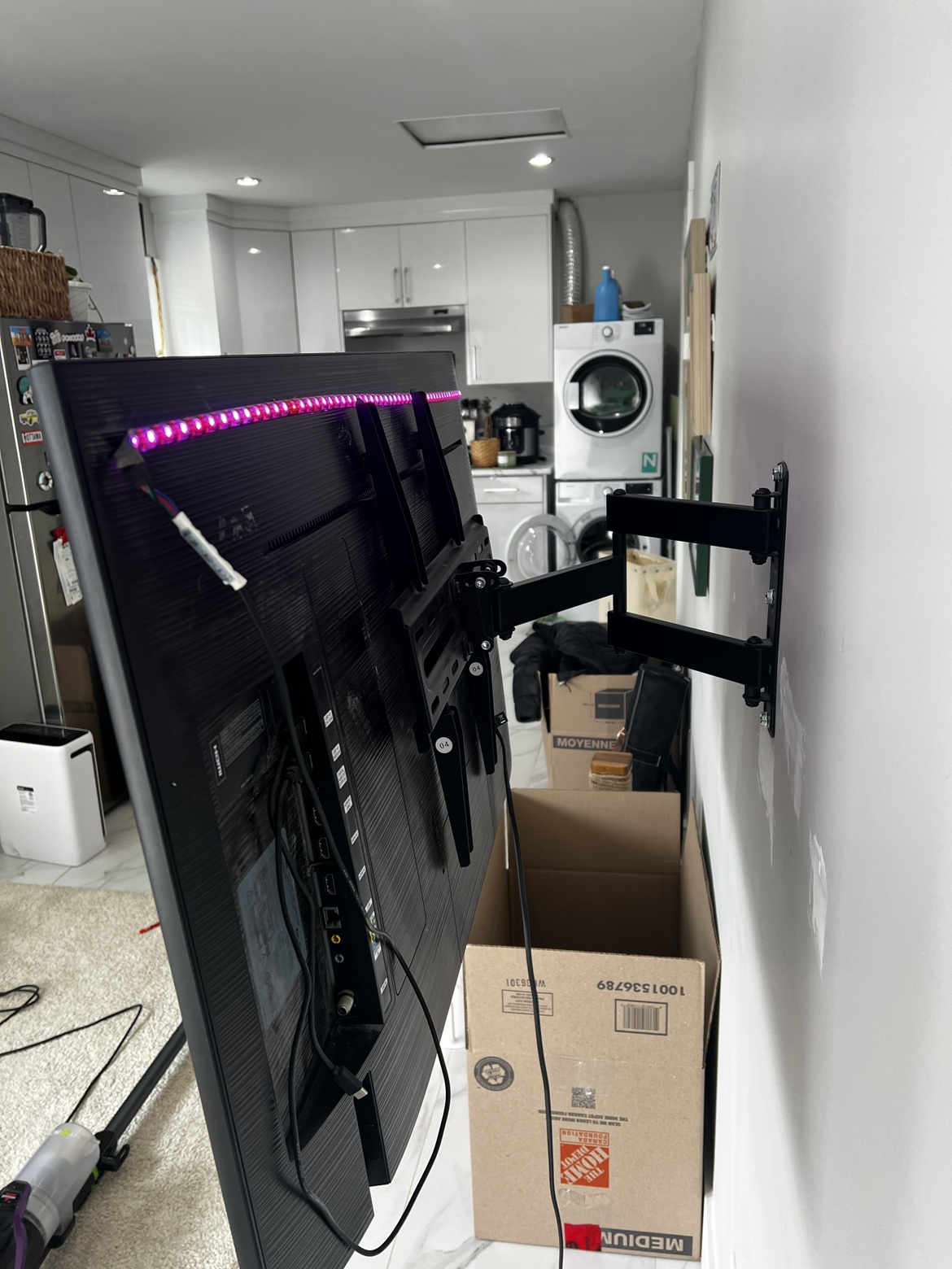 ✨✨ Samsung 42” Smart TV + LED Backlights + Rotating Wall Mount✨✨ - photo 3