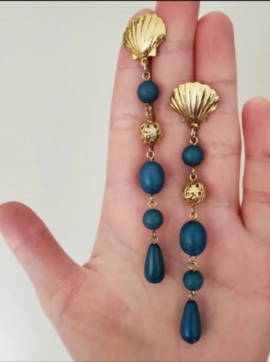 Stunning Vintage Earrings image indicator(4)