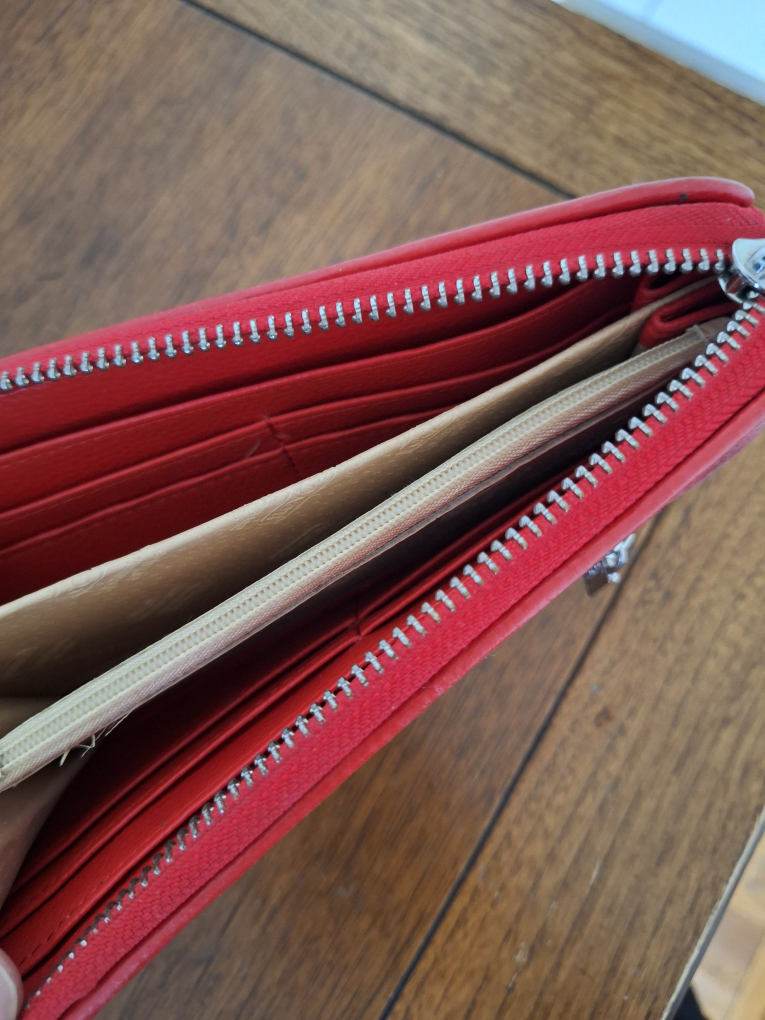 Coach Red and Beige Zip Around Wallet - photo 2