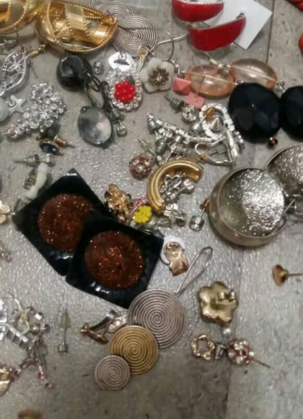 Earrings and Rings Lot Jewelry Costume Random image indicator(6)