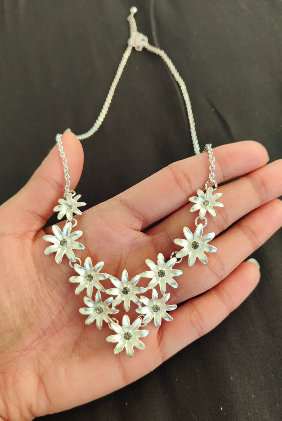 Silver Necklace image indicator(2)