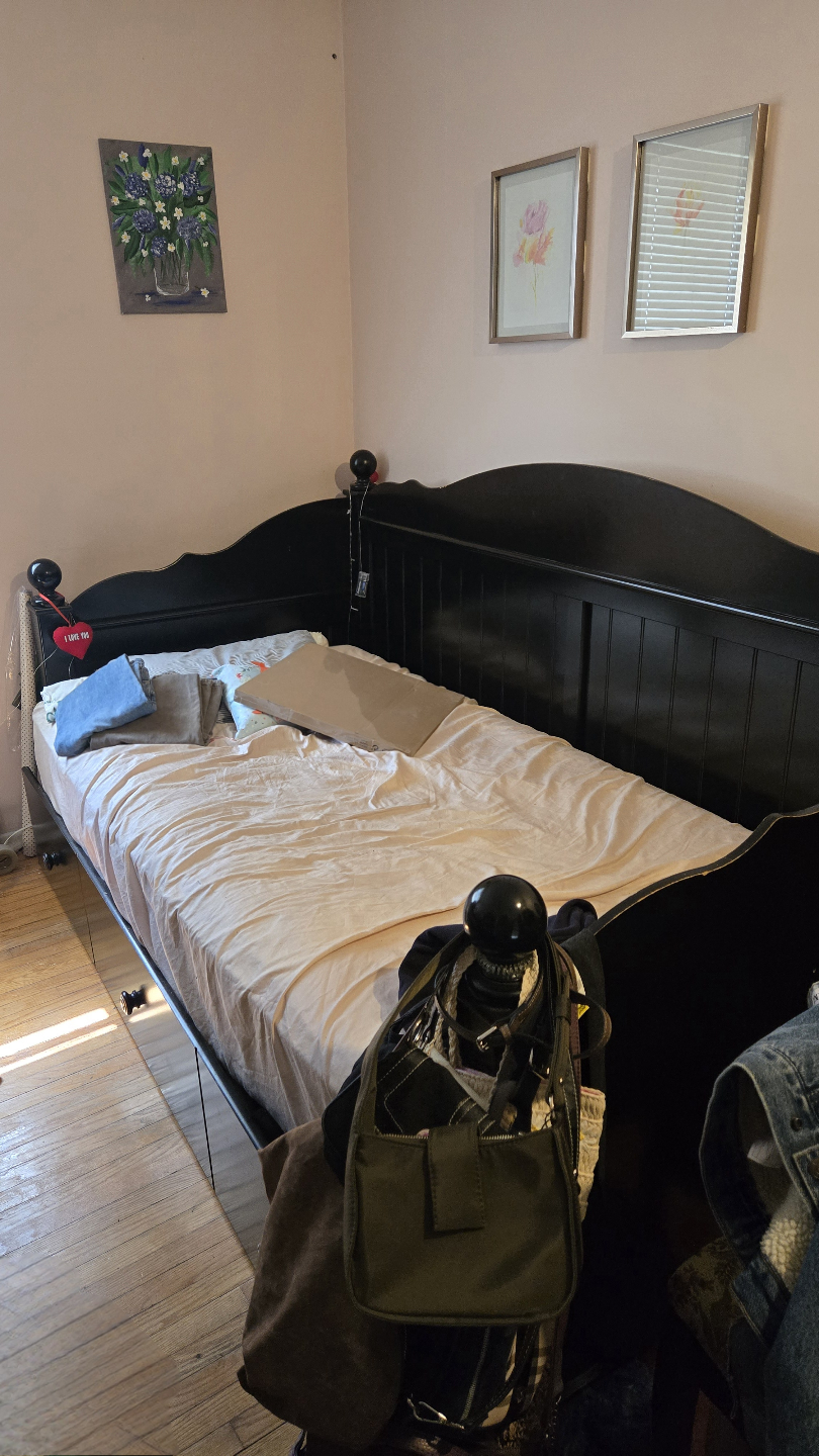 Black Daybed