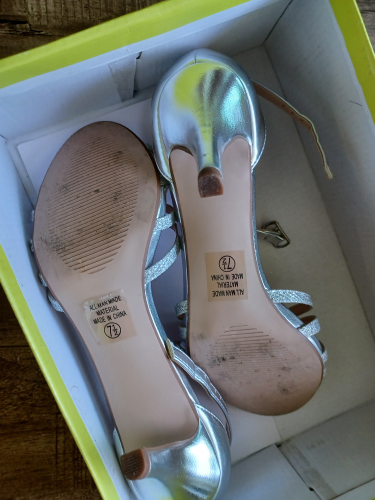 Silver Glitter Crystalized Heels Size 7.5 - photo 2