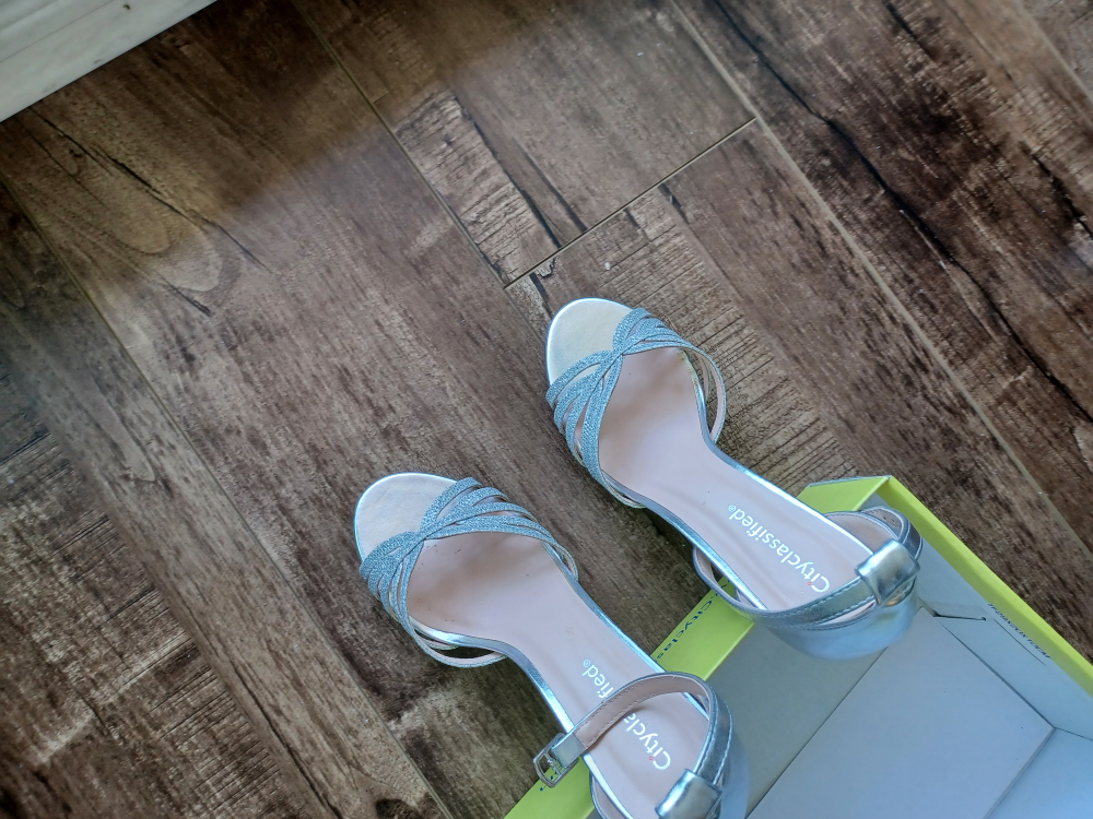 Silver Glitter Crystalized Heels Size 7.5 - photo 3