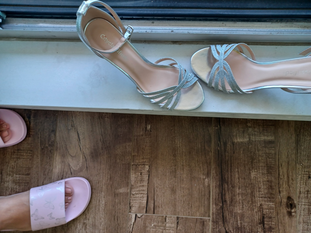 Silver Glitter Crystalized Heels Size 7.5 - photo 4