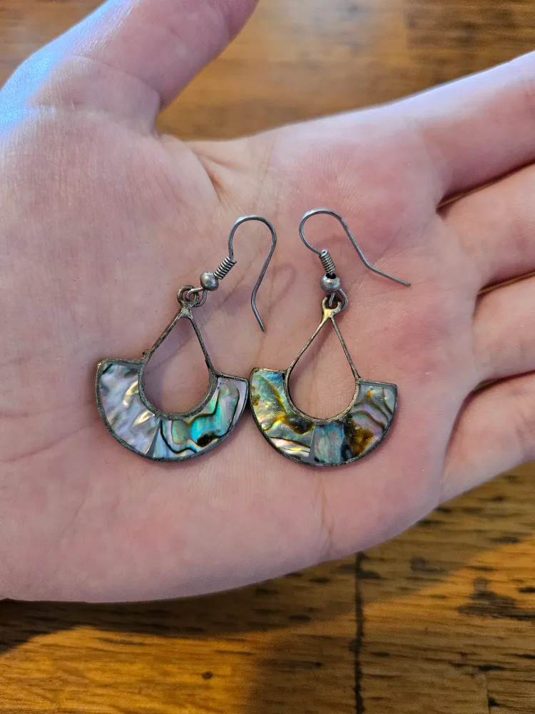 Unique abalone shell earrings 💚 thumbnail