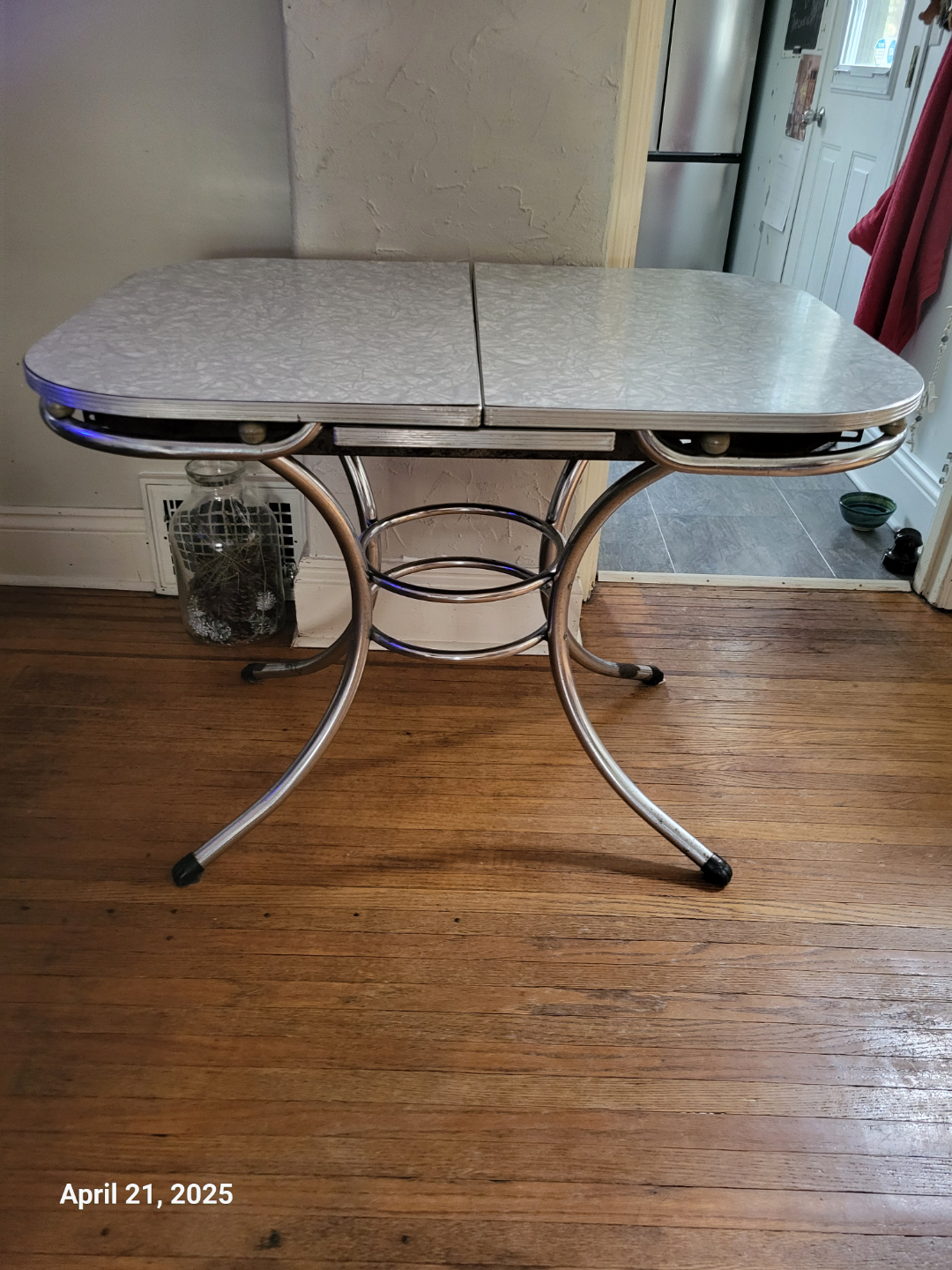 Vintage Chrome and Formica Drop-Leaf Kitchen Table - photo 5