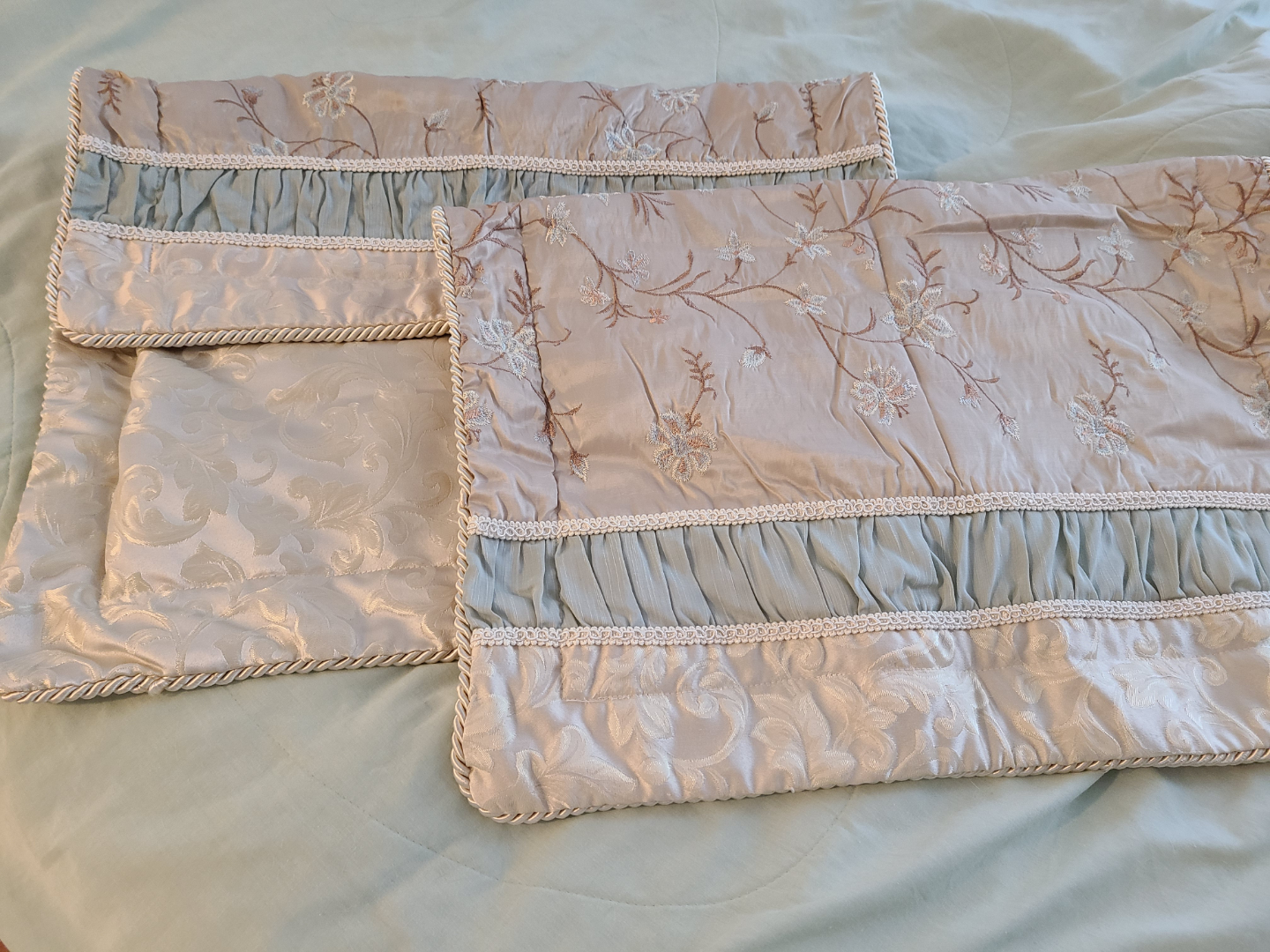 Elegant Embroidered Pillow Shams - Pair - photo 2