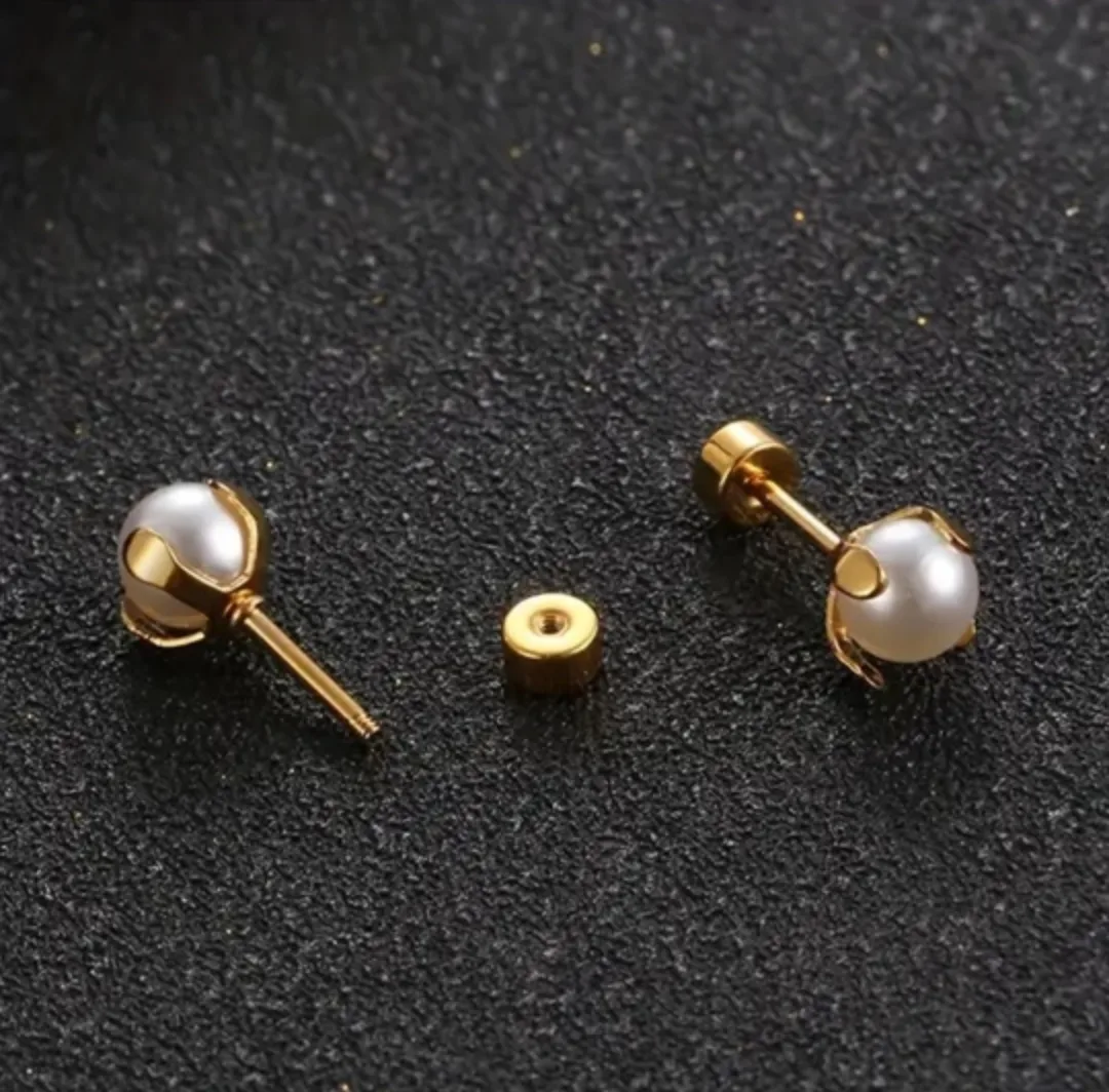 BRAND NEW Pearl Stud Earrings - Gold 💚 image indicator(2)
