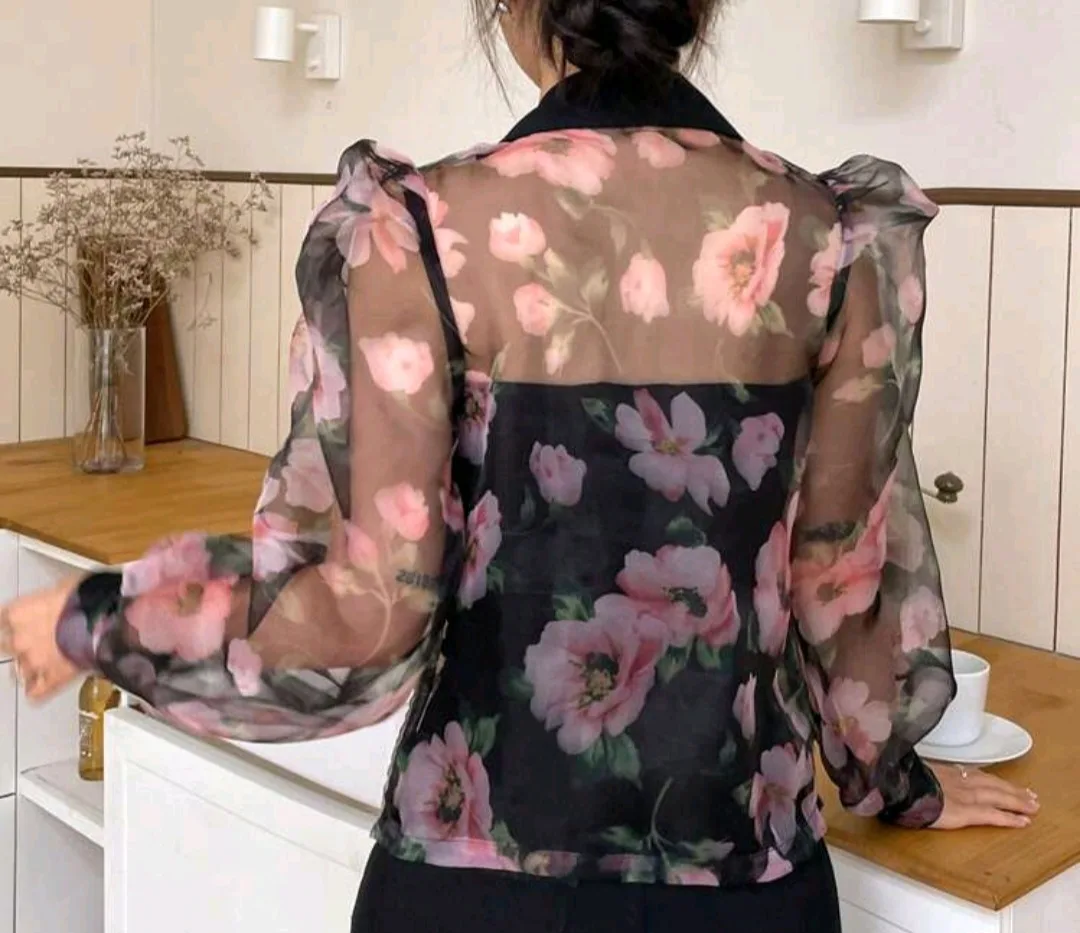 BRAND NEW Floral Sheer Blazer stunningly beautiful 😍Size S💚 image indicator(3)