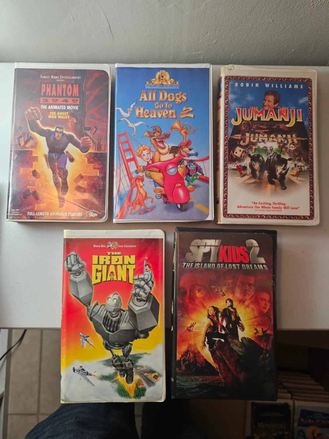 Lot of 12 VHS tapes - Family movies & cartoons image indicator(3)