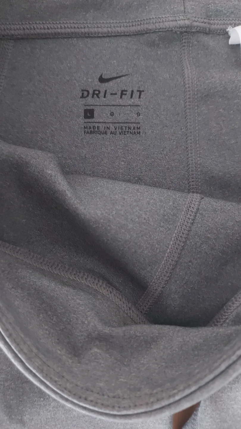 Nike Dri-FIT Training Shorts - Grey and Pink - Size Large image indicator(2)