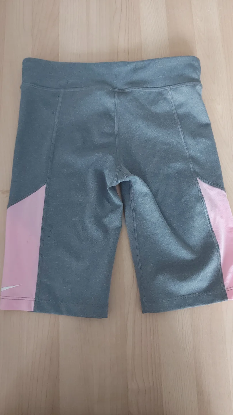 Nike Dri-FIT Training Shorts - Grey and Pink - Size Large image indicator(3)