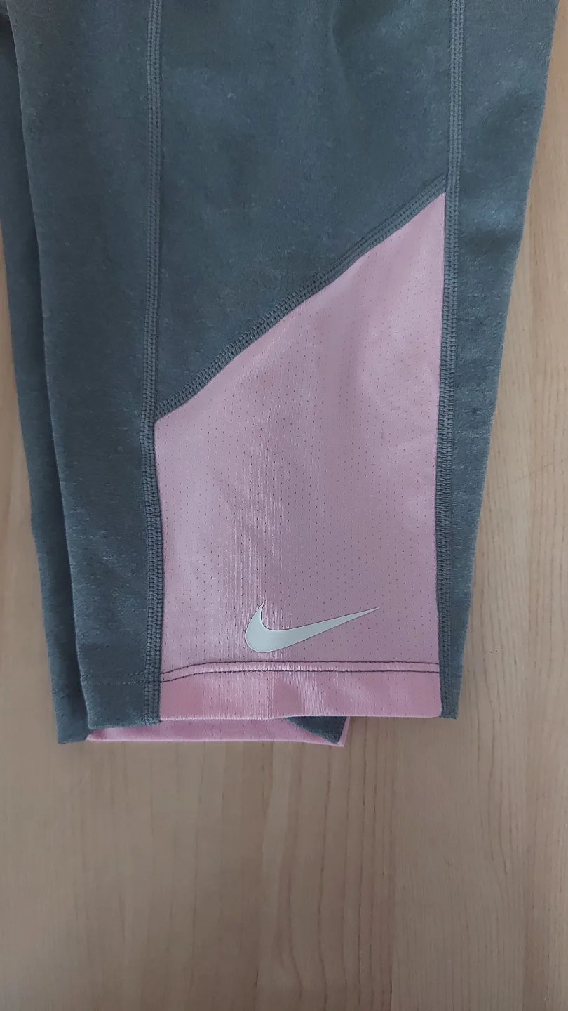 Nike Dri-FIT Training Shorts - Grey and Pink - Size Large image indicator(4)