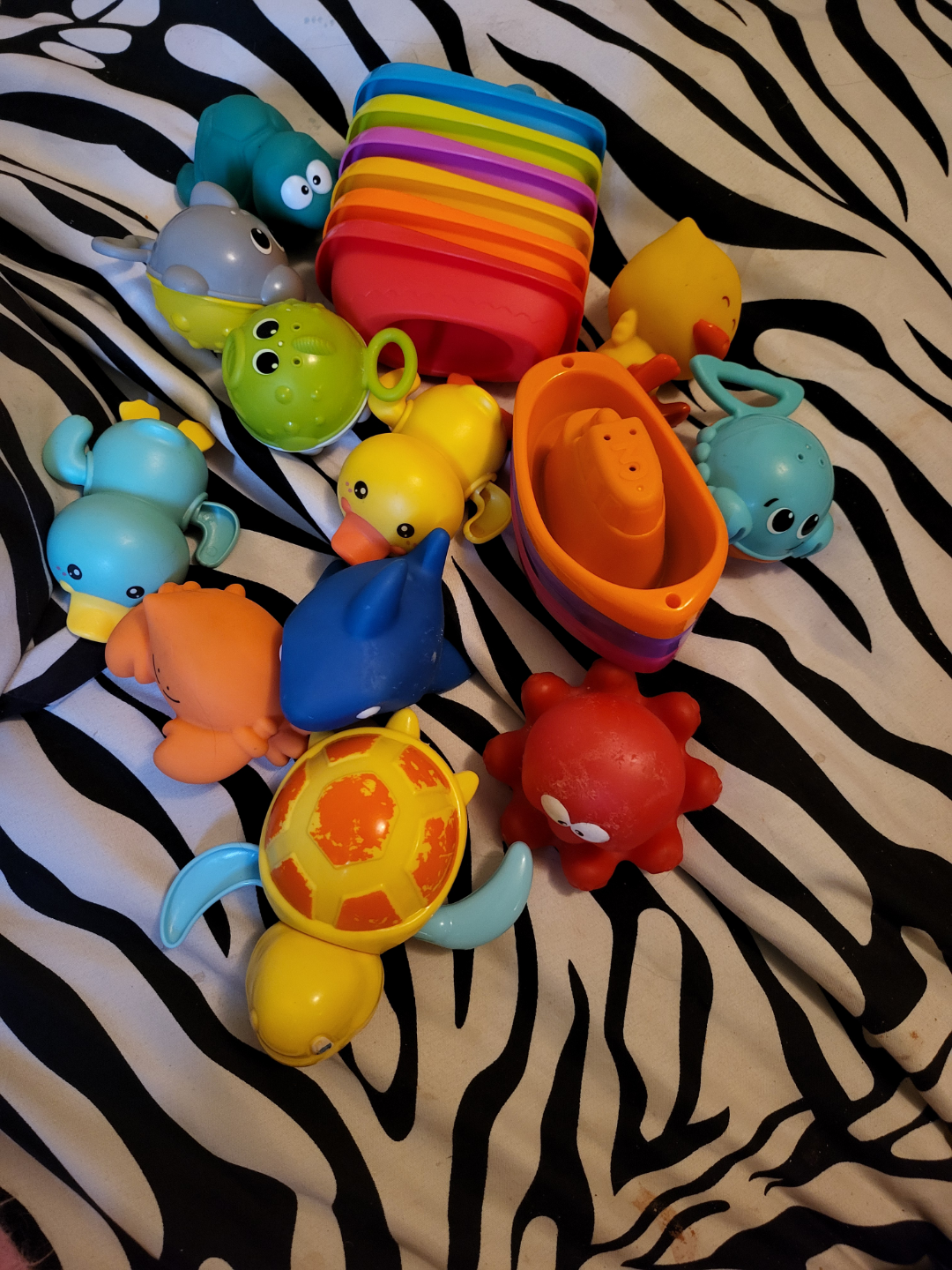 Bath Toys Bundle - boats & Sea Animals