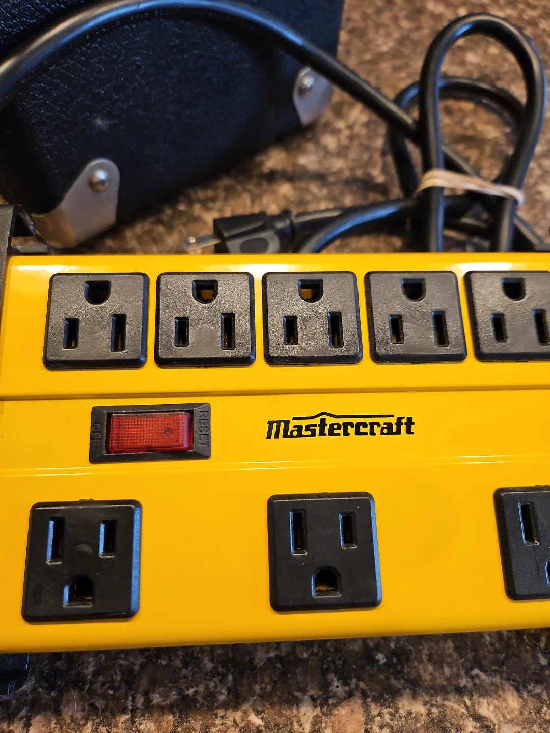 Mastercraft 6-Outlet Surge Protector thumbnail