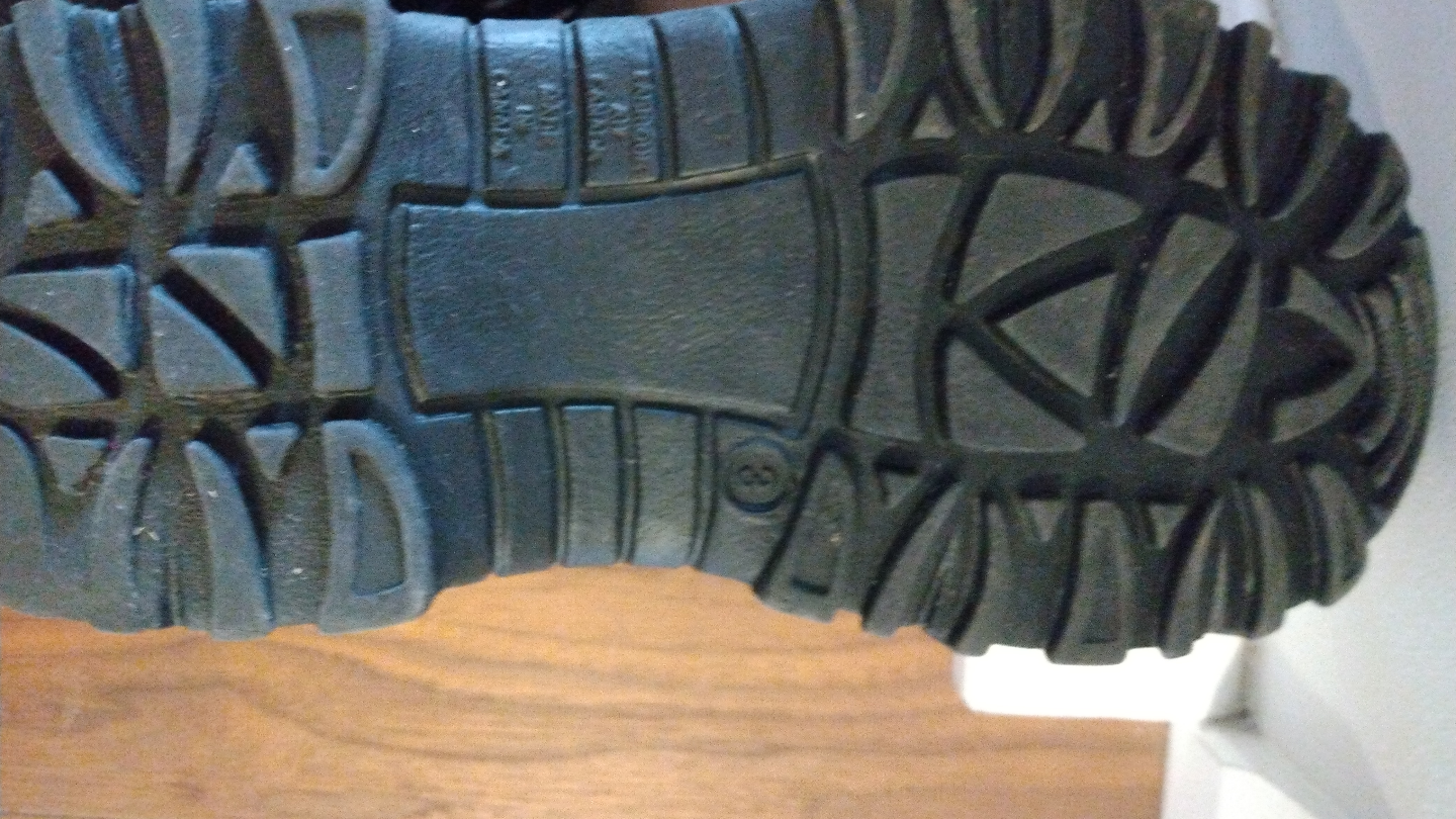Kids' Tracker Winter Boots Size 6 and 3 - photo 4