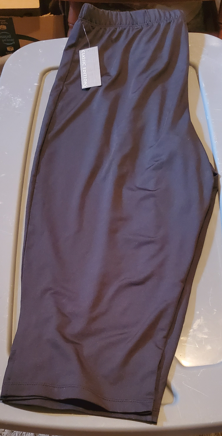 Classic Editions Women's Black Capri Leggings - Size XL/16 - photo 2