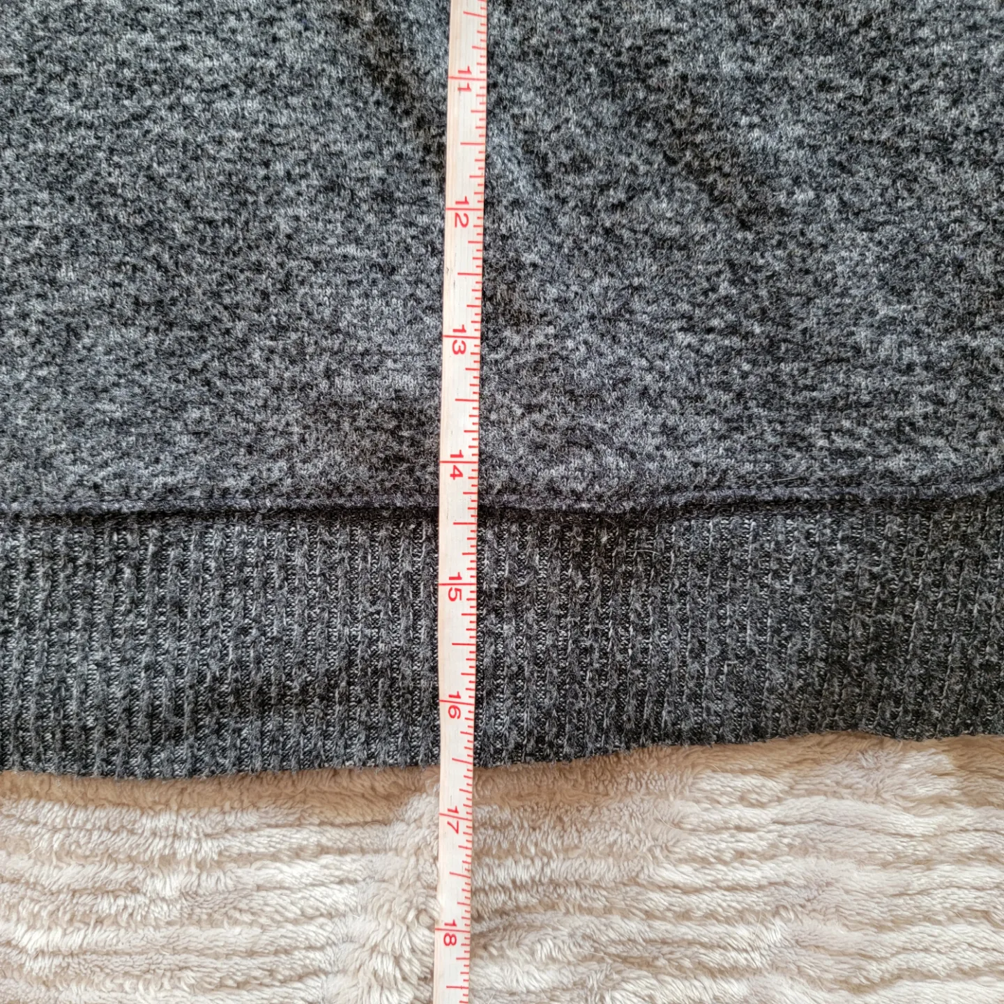 💚 Hollister dark grey crewneck sweater image indicator(5)