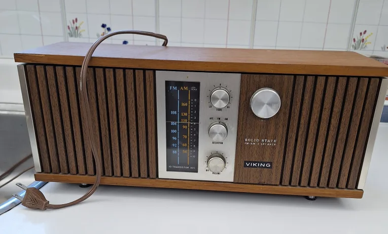 Vintage Viking Solid State AM/FM Radio thumbnail