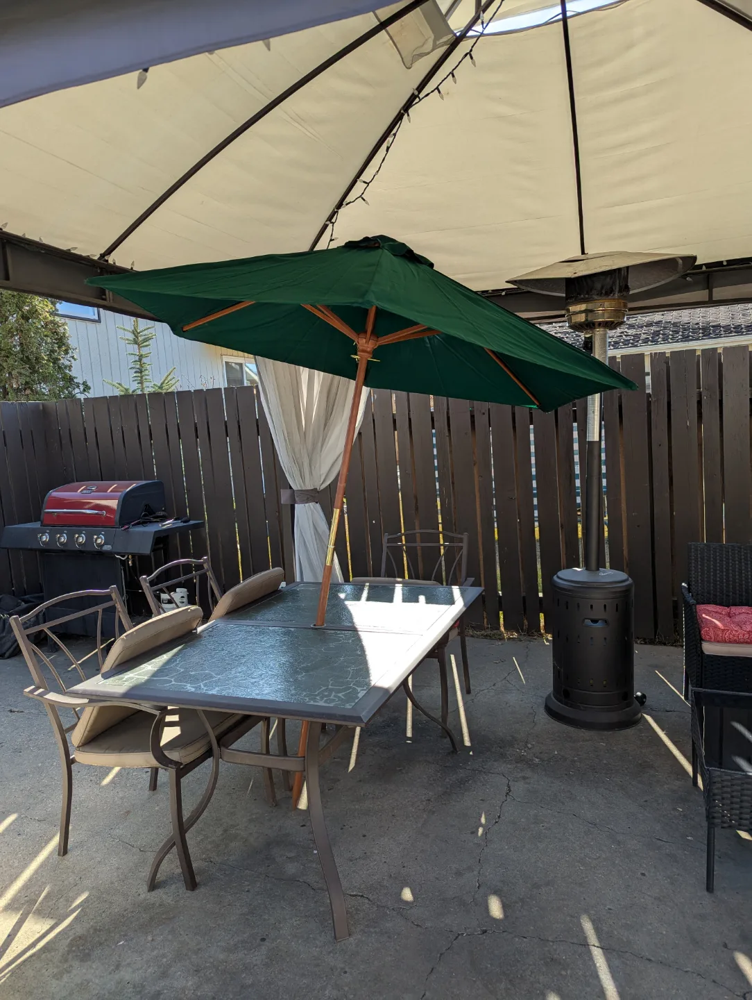 Beach Umbrella - Green - Good Condition thumbnail