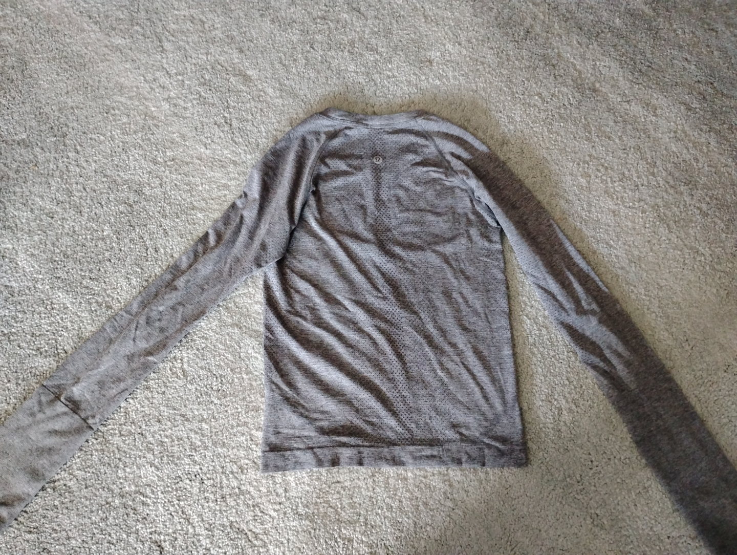 Lululemon long sleeve shirt - photo 2