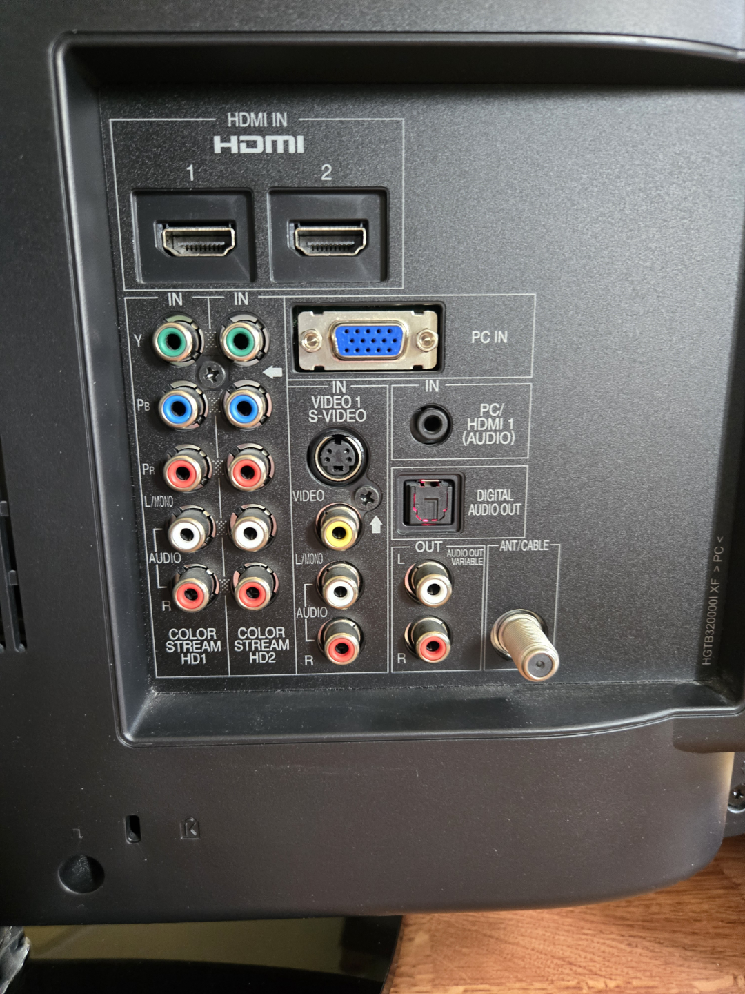 Toshiba 22AV600UZ 22-inch LCD HDTV - photo 2