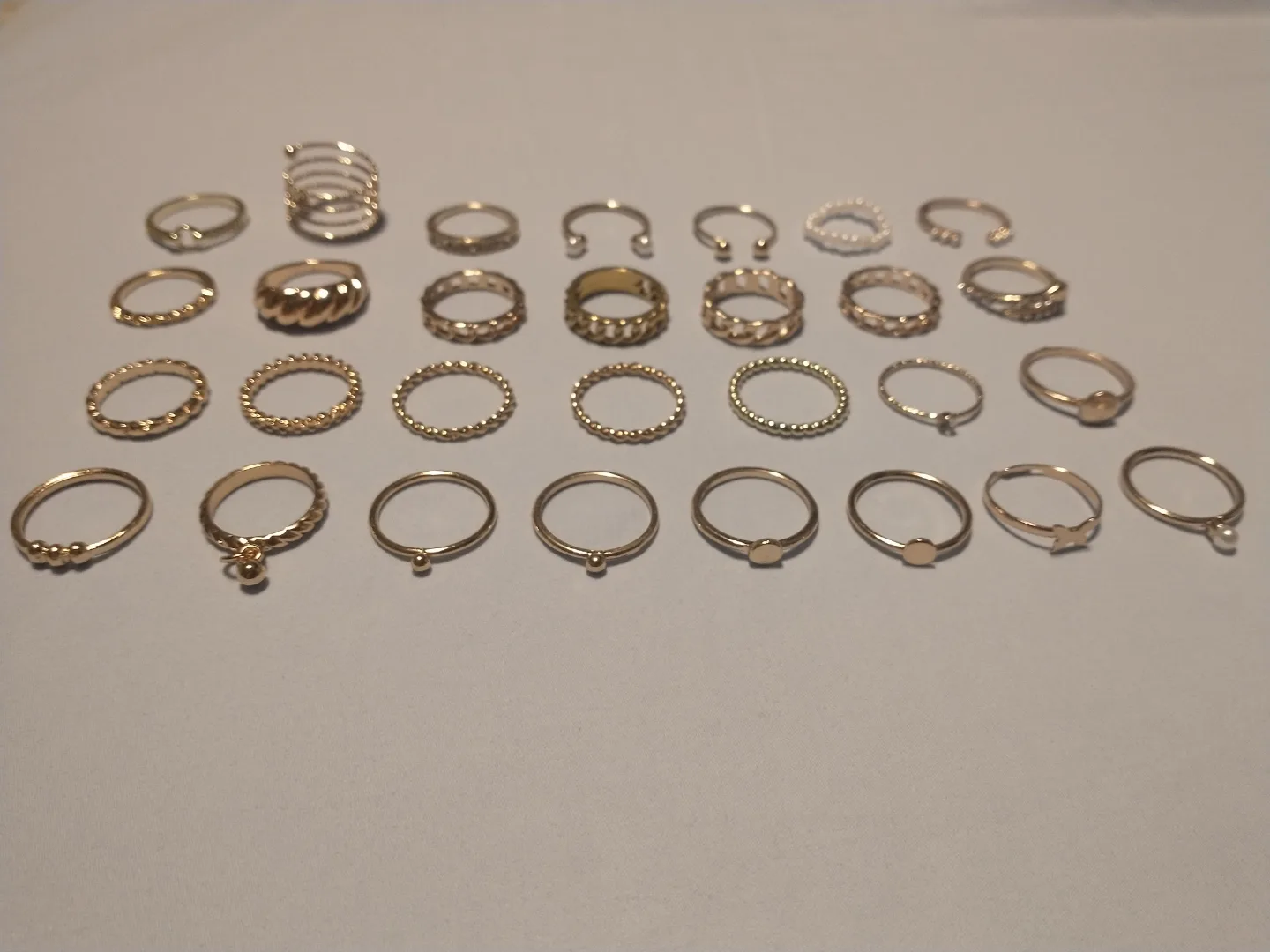 Set of 29 assorted gold rings image indicator(2)
