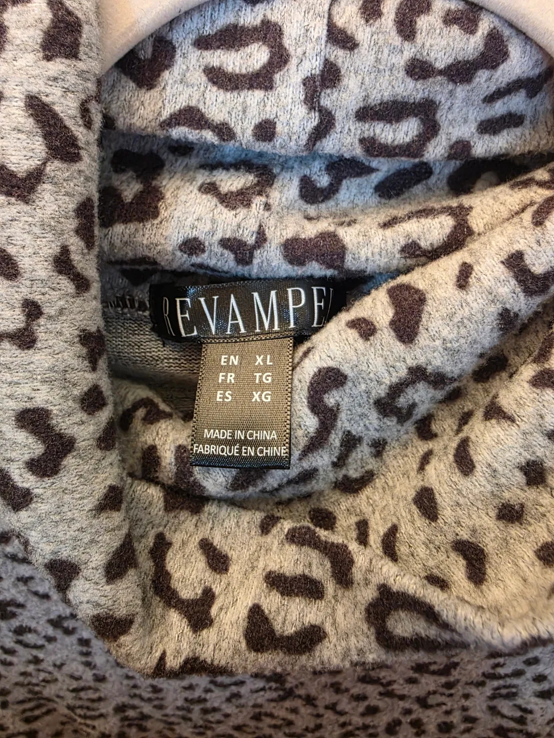 💚Revamped Women's Leopard Print Mock Neck Sweater - Size XL image indicator(3)