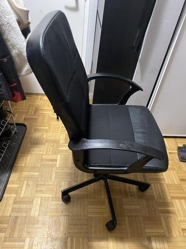 Black Office Chair with Wheels - photo 3