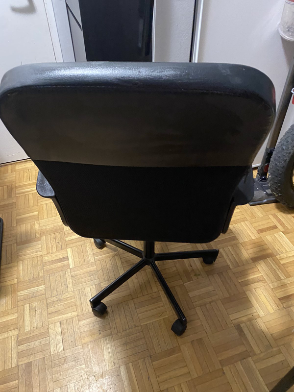 Black Office Chair with Wheels - photo 4