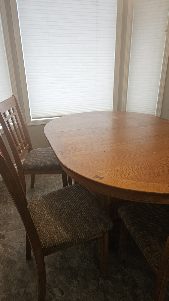 Dining table and 4 chairs