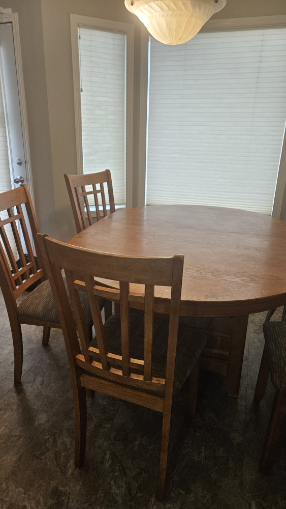 Dining table and 4 chairs - photo 2
