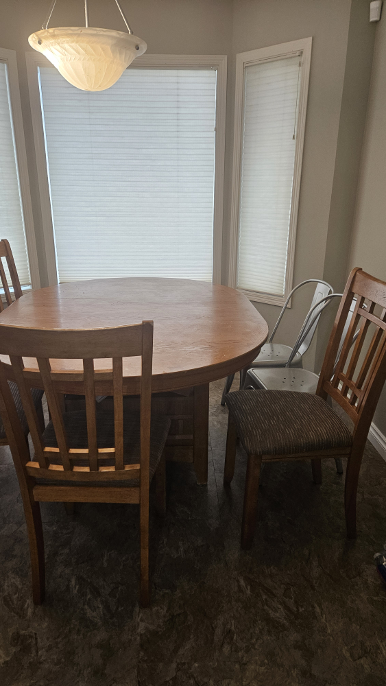 Dining table and 4 chairs - photo 3