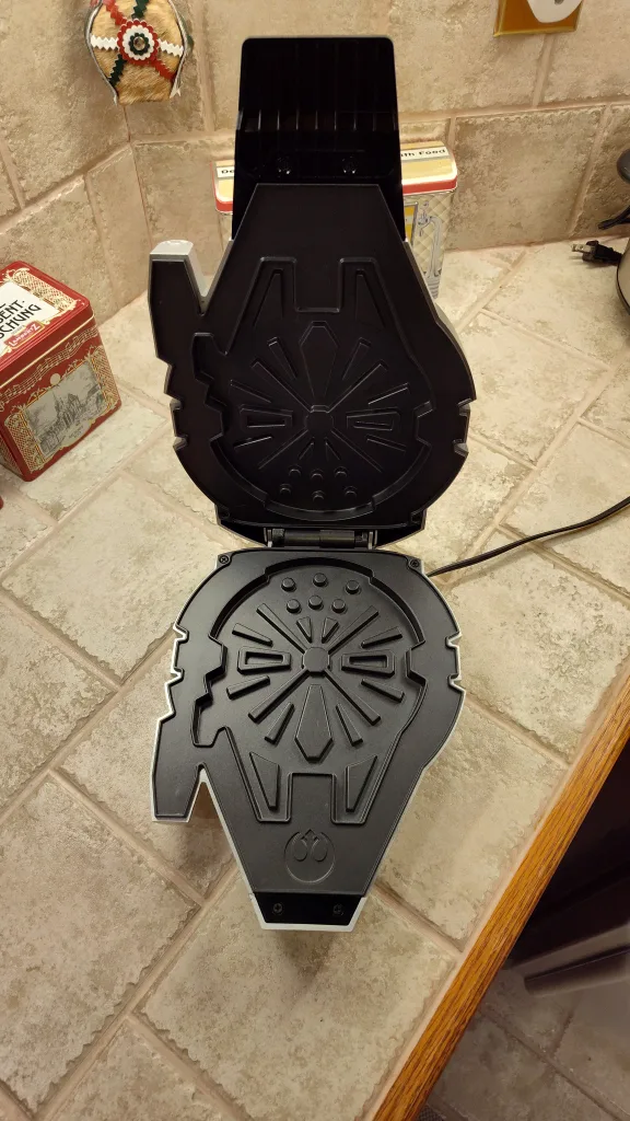 Star Wars Millennium Falcon Waffle Maker image indicator(3)
