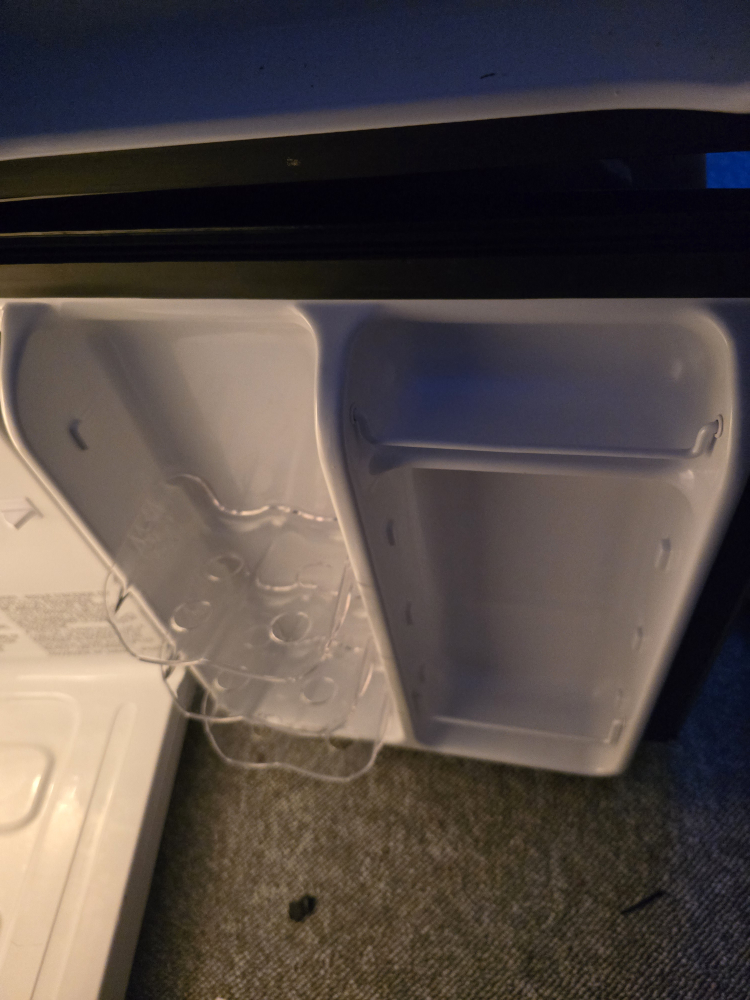 Hisense Mini Fridge - photo 3