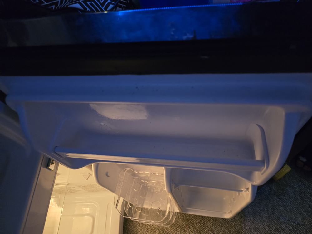 Hisense Mini Fridge - photo 4