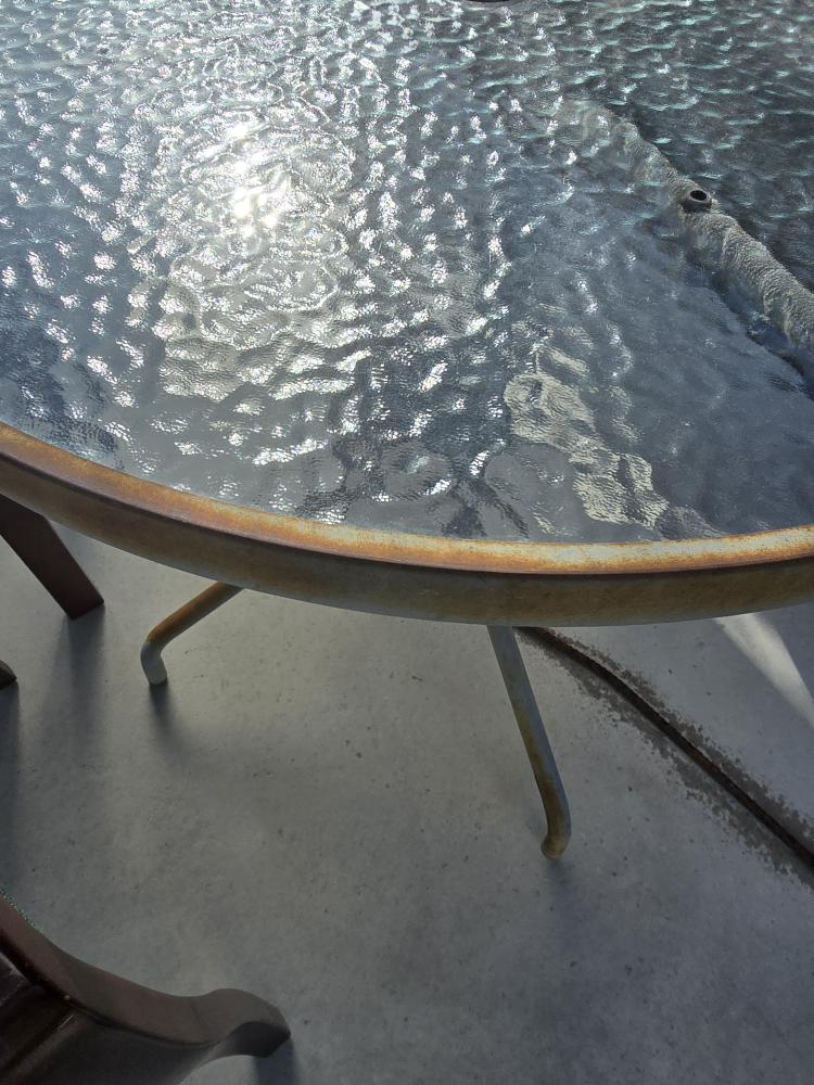 💚 Round Glass Top Patio Table - photo 2