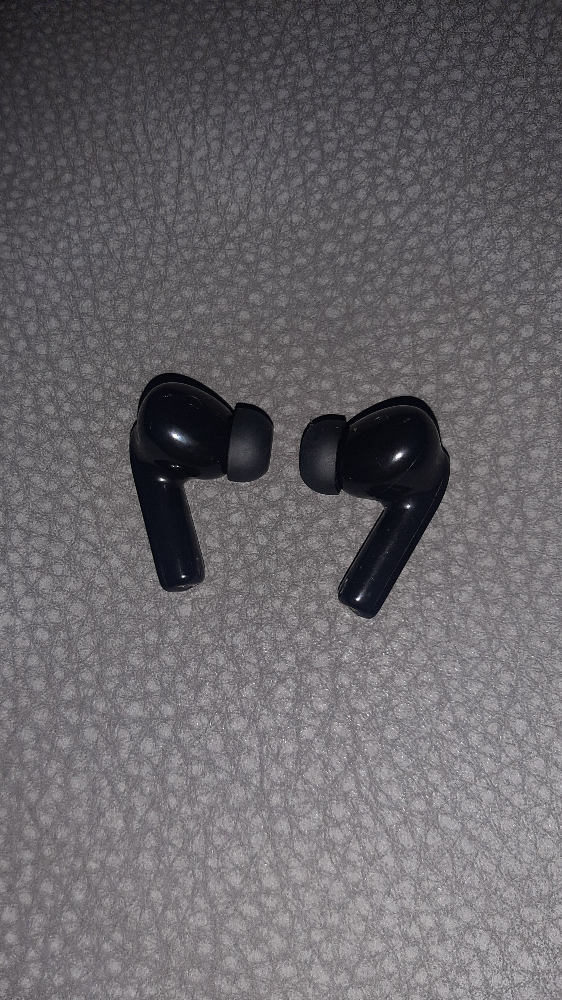 Pair of Black Wireless Earbuds - photo 3